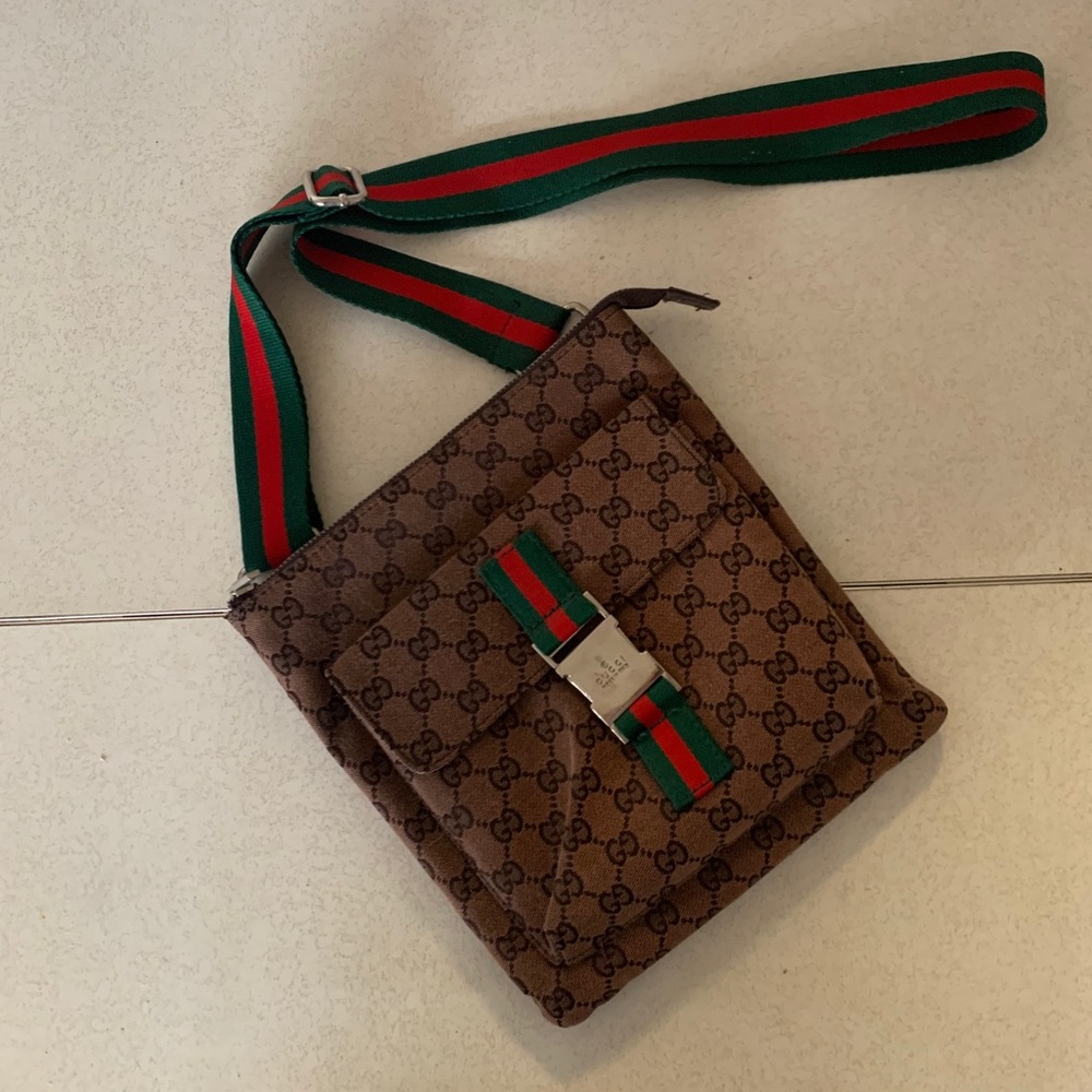 COPY - Crossbody Gucci Print with red and green s…